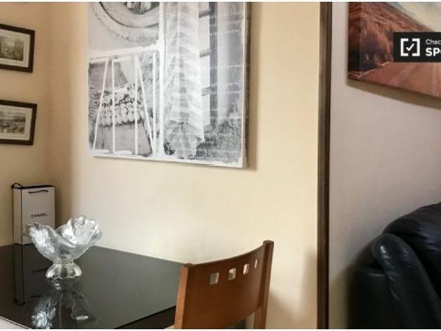 Se alquila habitación en piso compartido de 6 habitaciones en Alcalá de Henares