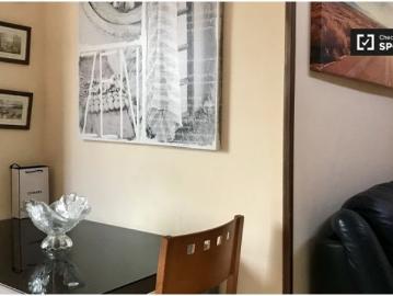 Se alquila habitación en piso compartido de 6 habitaciones en Alcalá de Henares