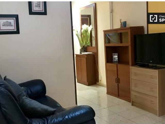 Se alquila habitación en piso compartido de 6 habitaciones en Alcalá de Henares