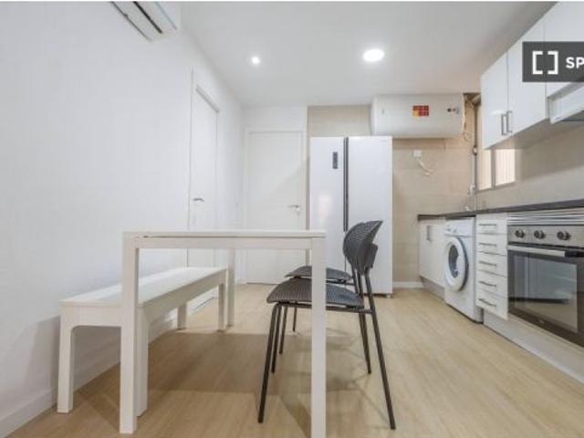 Se alquila habitación en piso compartido de 6 habitaciones en Benimaclet