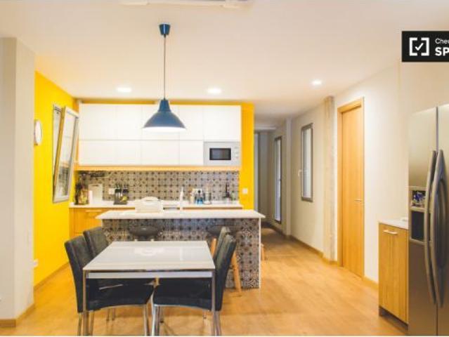 Se alquila habitación en piso compartido de 6 habitaciones en Casa de Campo, gastos incluidos