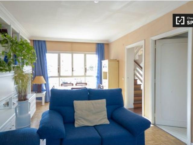 Se alquila habitación en piso compartido de 6 habitaciones en El Plantío, todos los gastos incluidos