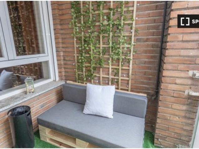 Se alquila habitación en piso compartido de 6 habitaciones en Gaztambide