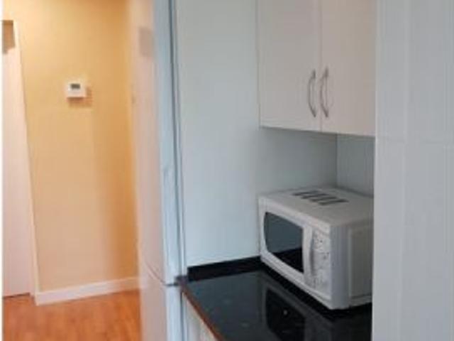 Se alquila habitación en piso compartido de 6 habitaciones en Palomeras Bajas