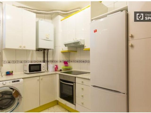 Se alquila habitación en piso compartido de 6 habitaciones en Palos de Moguer