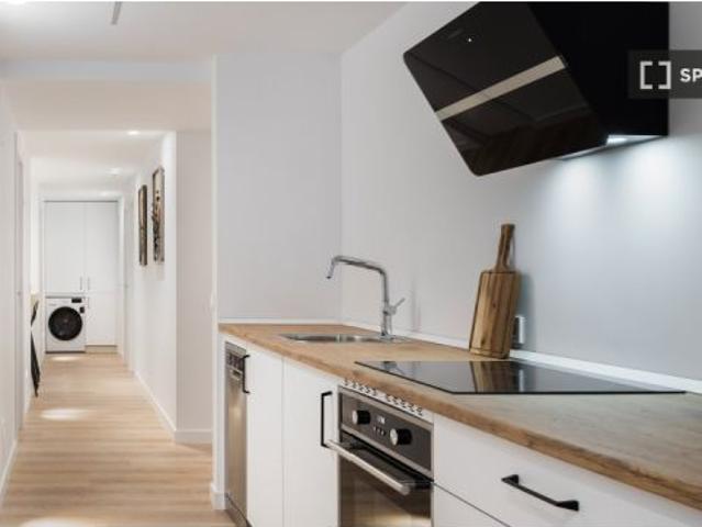 Se alquila habitación en piso compartido de 6 habitaciones en San Andrés, solo profesionales