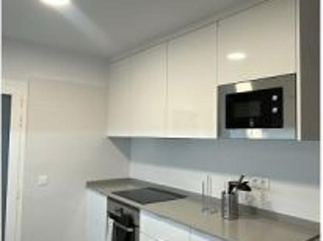 Se alquila habitación en piso compartido de 6 habitaciones en Triana, todos los gastos incluidos, So