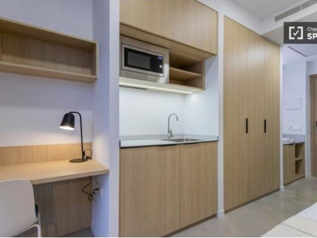 Se alquila habitación en piso compartido de 70 habitaciones en Moncada, ideal para estudiantes
