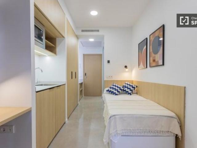 Se alquila habitación en piso compartido de 70 habitaciones en Moncada, ideal para estudiantes