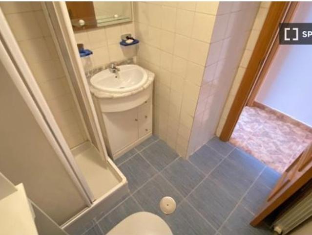 Se alquila habitación en piso compartido de 7 habitaciones en Orcasur