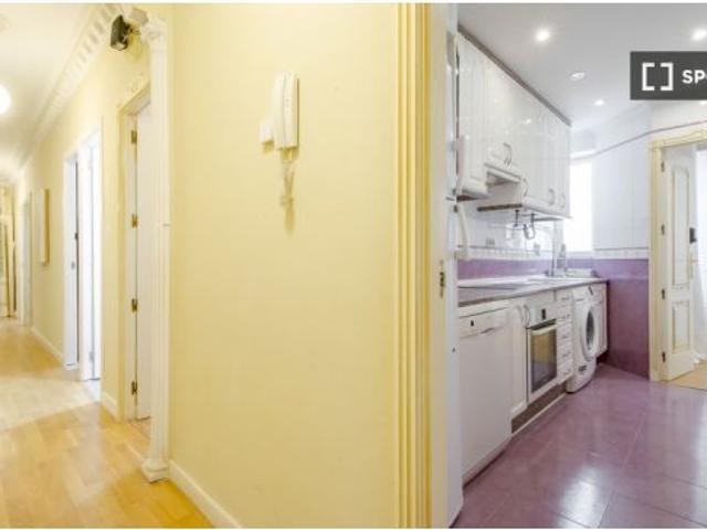 Se alquila habitación en piso compartido de 7 habitaciones en Fuente del Berro