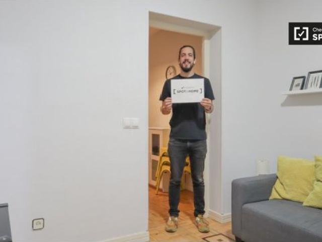 Se alquila habitación en piso compartido de 7 habitaciones en Guindalera