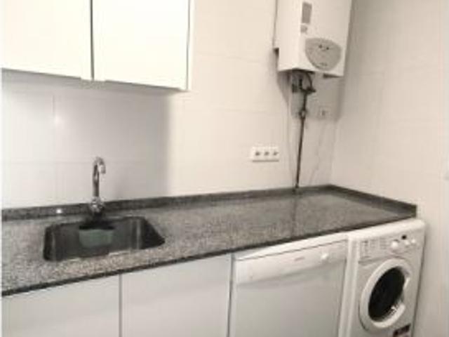 Se alquila habitación en piso compartido de 7 habitaciones en Goya