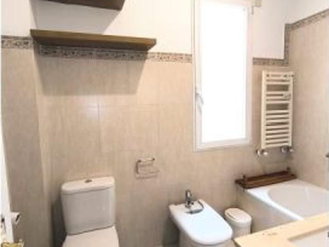Se alquila habitación en piso compartido de 7 habitaciones en Goya, solo profesionales y estudiantes