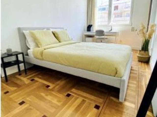 Se alquila habitación en piso compartido de 7 habitaciones en Goya, solo profesionales y estudiantes