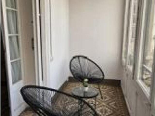 Se alquila habitación en piso compartido de 7 habitaciones en La Dreta de l' Eixample