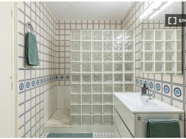 Se alquila habitación en piso compartido de 7 habitaciones en Russafa
