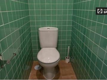 Se alquila habitación en piso compartido de 8 habitaciones en Getafe, solo estudiantes