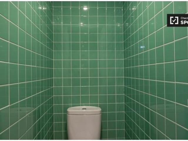 Se alquila habitación en piso compartido de 8 habitaciones en Getafe, solo estudiantes