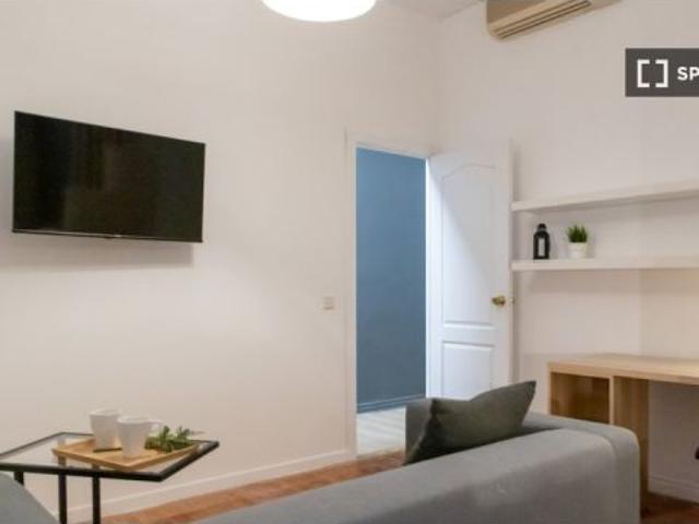 Se alquila habitación en piso compartido de 8 habitaciones en Justicia
