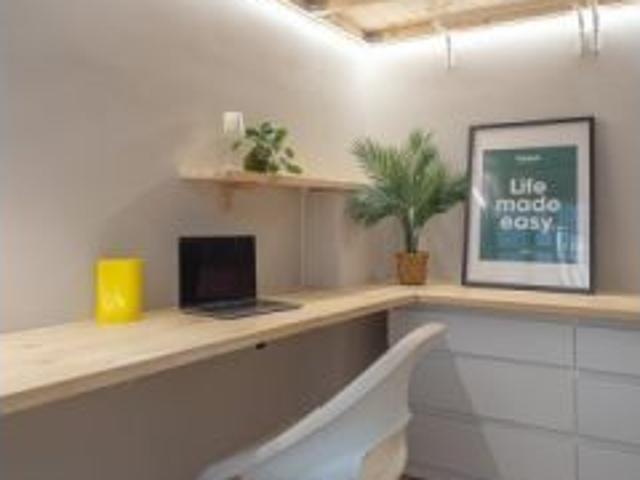 Se alquila habitación en piso compartido de 8 habitaciones en La Dreta de l' Eixample