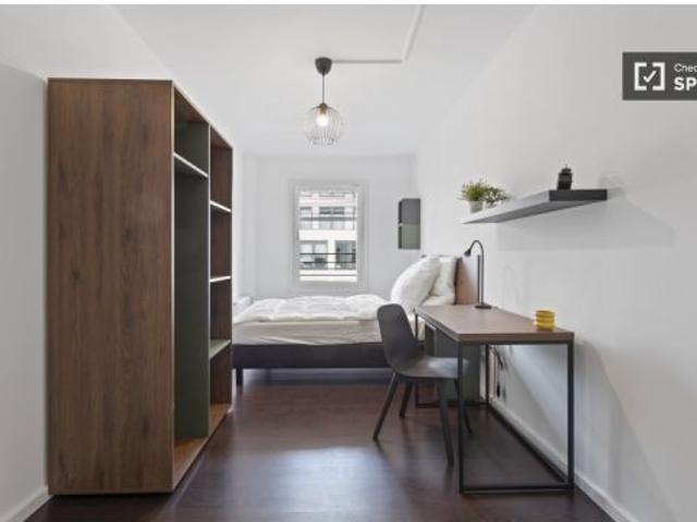 Se alquila habitación en piso compartido de 9 habitaciones en Berlín, gastos incluidos
