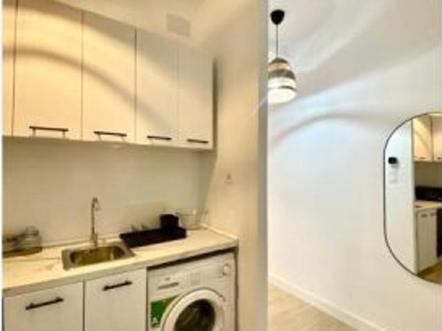 Se alquila habitación en piso compartido de 9 habitaciones en Palacio, gastos incluidos