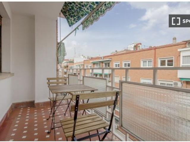 Se alquila habitación en piso compartido en Madrid