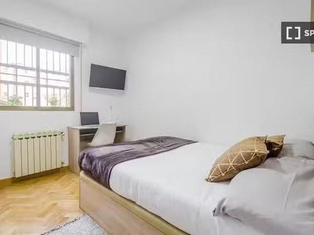 Se alquila habitación en piso compartido en Madrid