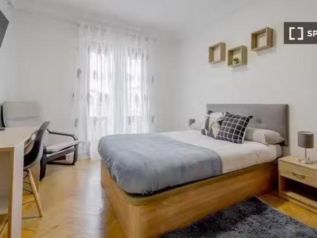 Se alquila habitación en piso compartido en Madrid