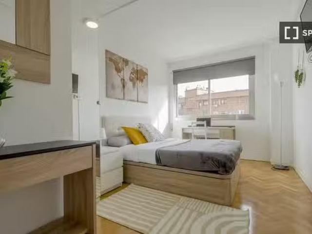 Se alquila habitación en piso compartido en Madrid