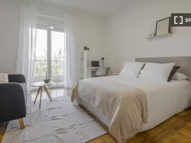 Se alquila habitación en piso compartido en Madrid