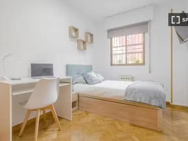 Se alquila habitación en piso compartido en Madrid