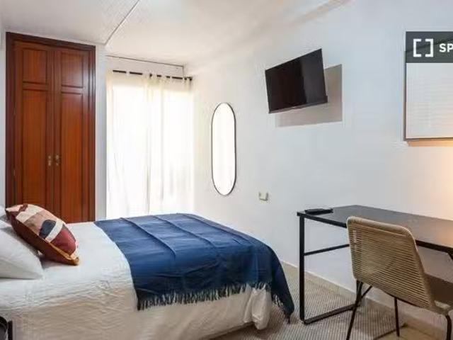 Se alquila habitación en piso compartido en Alicante