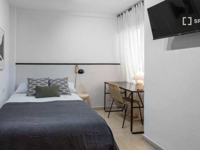 Se alquila habitación en piso compartido en Alicante