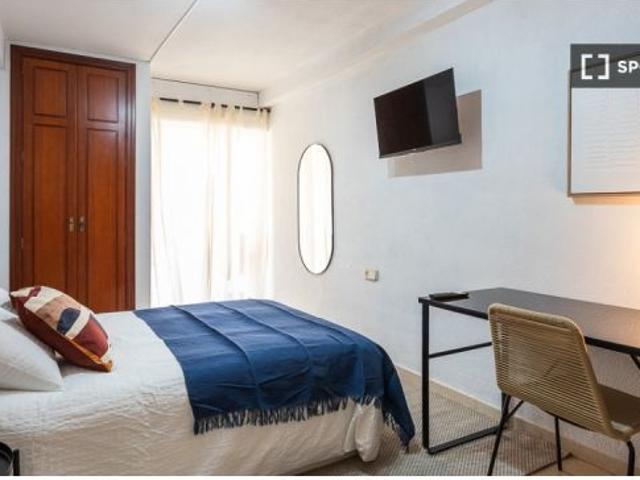 Se alquila habitación en piso compartido en Alicante