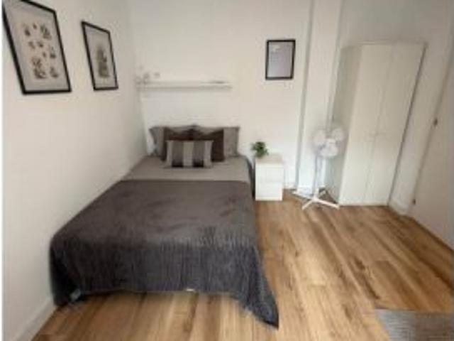 Se alquila habitación en piso compartido en Alicante