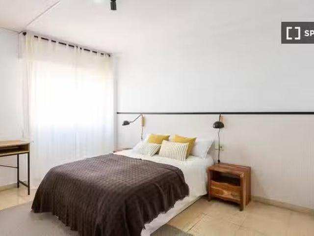 Se alquila habitación en piso compartido en Alicante
