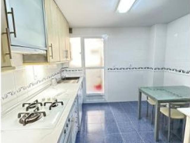 Se alquila habitación en piso compartido en Almería