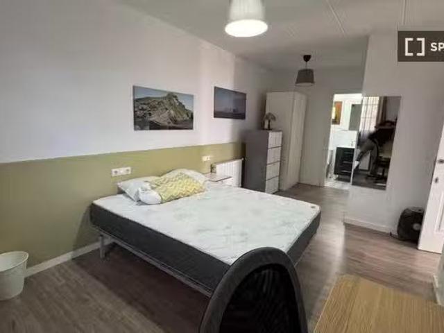 Se alquila habitación en piso compartido en Cerdanyola Del Val.