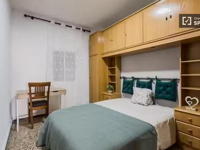 Se alquila habitación en piso compartido en el Besòs i el Mare.