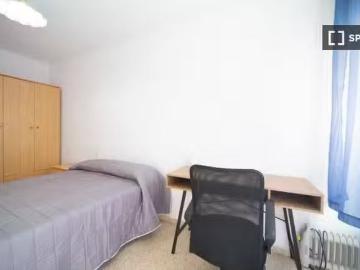 Se alquila habitación en piso compartido en Granada