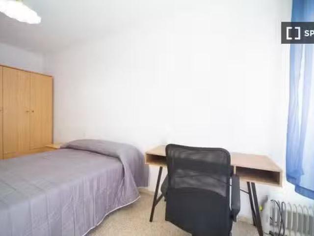 Se alquila habitación en piso compartido en Granada