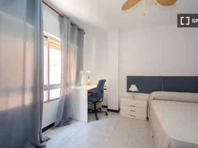 Se alquila habitación en piso compartido en Granada