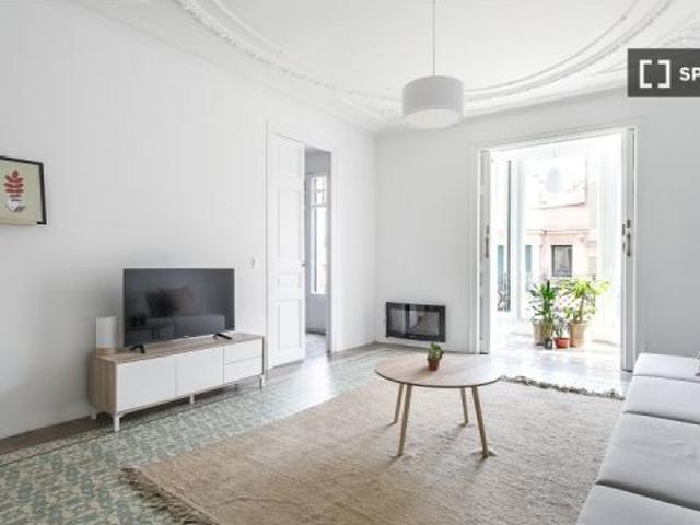 Se alquila habitación en piso compartido en Gracia
