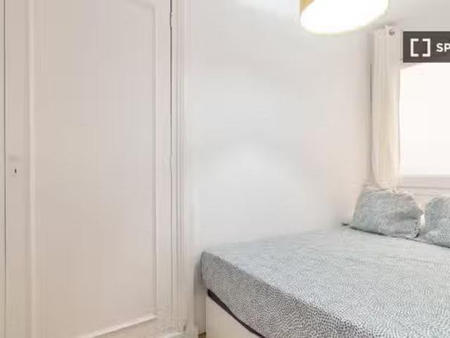 Se alquila habitación en piso compartido en La Dreta de l'Eixa.