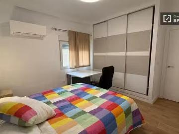 Se alquila habitación en piso compartido en La Unión, Málaga