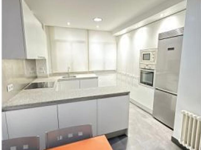Se alquila habitación en piso compartido en Pamplona