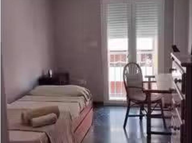 Se alquila habitación en piso compartido en Plaza de Toros Vie.