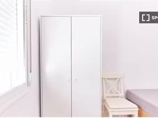 Se alquila habitación en piso compartido en Sevilla
